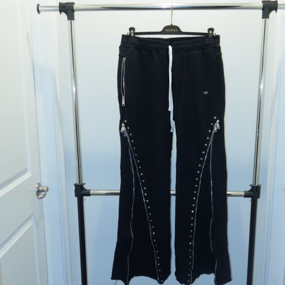 demik Black Zippered Pants